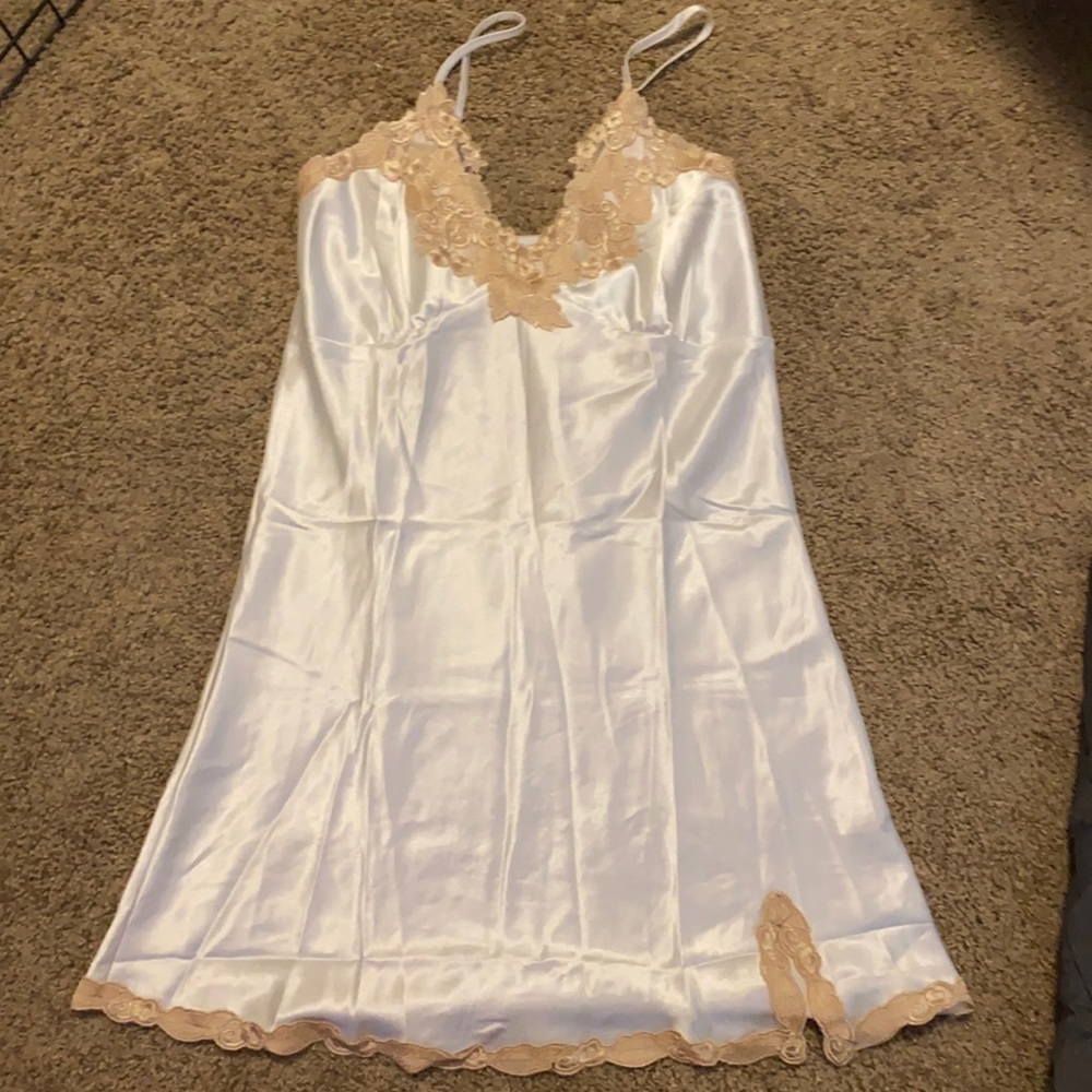 Silky white pajama chemise dress/nightgown